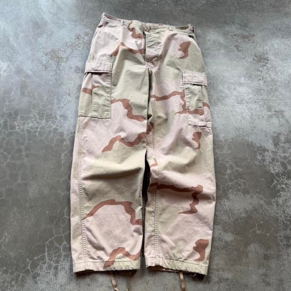 Vintage 90's military desert camo button fly heavy cotton baggy Cargo pants